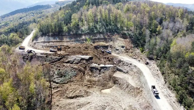 Kastamonu-Çatalzeytin Kara Yolunda Heyelan: Seferler Durduruldu, Güvenlik Önlemleri Alındı