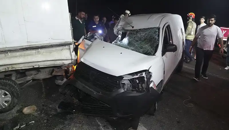 İstanbul'da Feci Kaza: Üç Kişi Yaralandı, Neler Oldu?