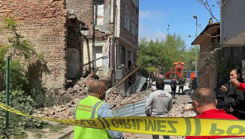 Fatih'te Deprem Sonrası Çöken Bina: Tüm Detaylar Ortaya Çıkıyor