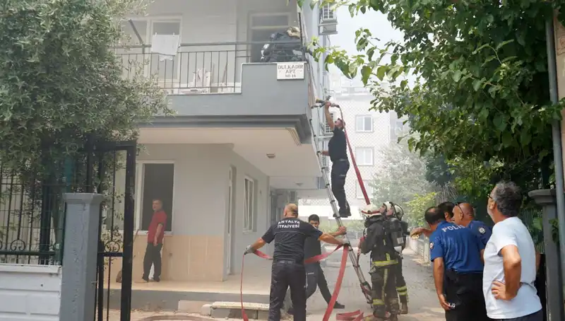 Arkadaşının Ağabeyine Kızan Genç, Dairelerini Ateşe Verdi!