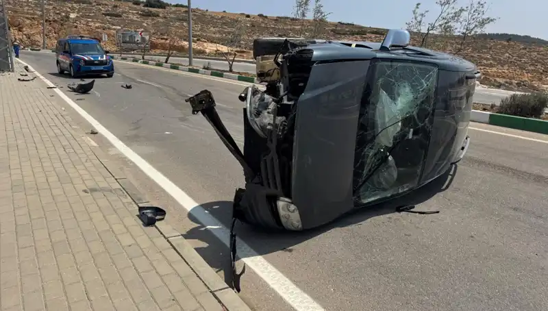 Kilis'te Ticari Araç Devrildi: Dört Yaralı ve Durumları Ciddi