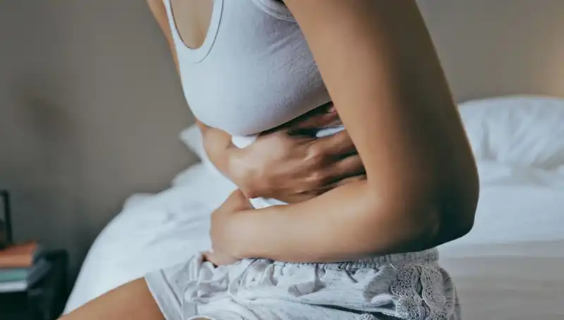 22 Yaşında Bağırsak Kanseri Teşhisi: Aylarca Göz Ardı Edilen Belirtiler