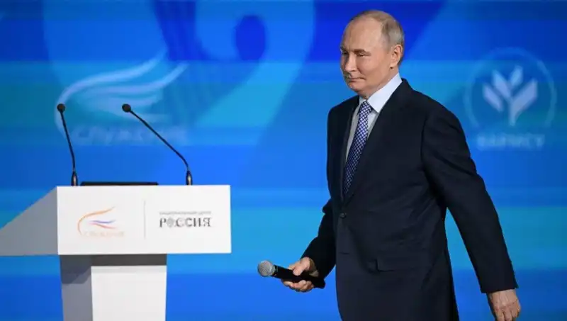 Rusya'da Yabancı Ajan Yasası: Putin'den Kritik Onay Geldi!