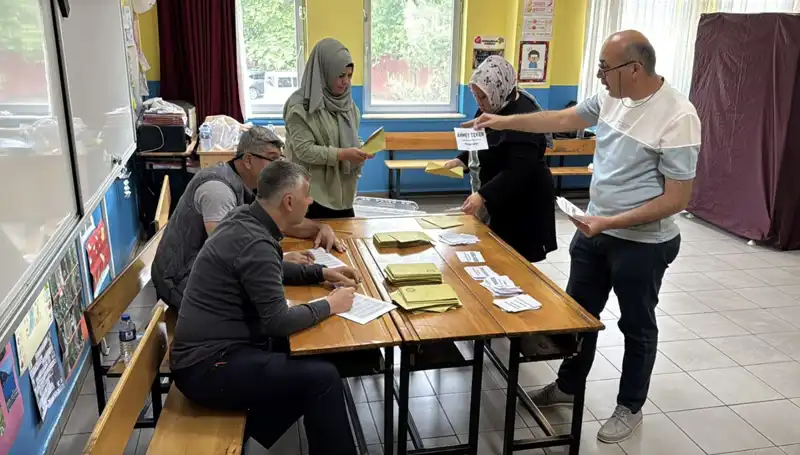 Türkiye'de Tarihi Ara Seçim: 405 Mahalle ve Köy Yeni Muhtarını Seçti