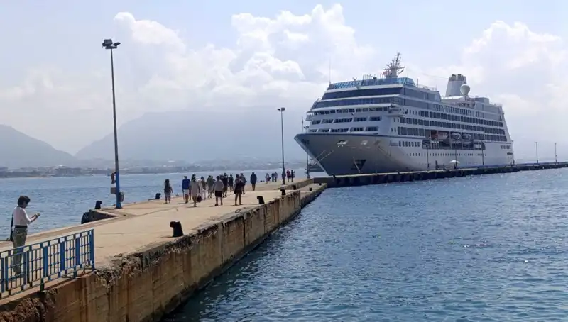ABD'li Turistler, Kruvaziyerle Alanya'yı Keşfe Çıktı!