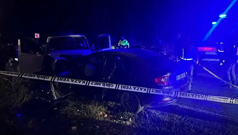 Minibüs Ters Şeritte Giderek Feci Kaza Yaptı: 1 Ölü, 8 Yaralı