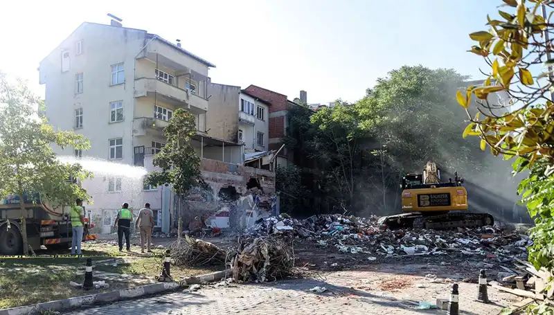 Sındırgı'da Sarsıntılar Devam Ediyor: Son Artçı Şoklar Neleri Etkiliyor?