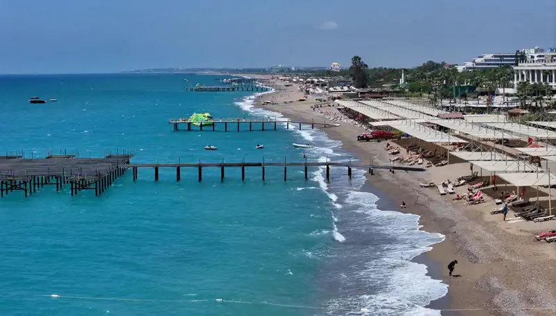 Antalya Sahilleri Güneşin Tadını Çıkaranlar İçin Tam Bir Cennet!