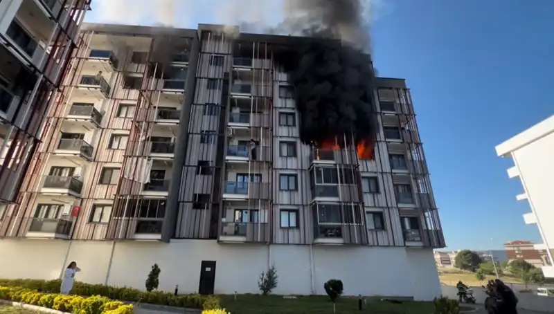 Çanakkale'de Şok Edici Yangın: Geceyi Kabusa Çeviren Felaket