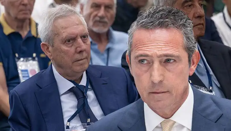 Fenerbahçe Divan Kurulu'nda Gergin Anlar: Aziz Yıldırım Adaylığını Açıklıyor