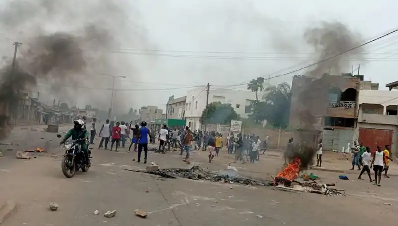 Togo'da Protesto Gösterileri: Nehirlerde Bulunan 7 Ceset Siyaseti Sarsıyor