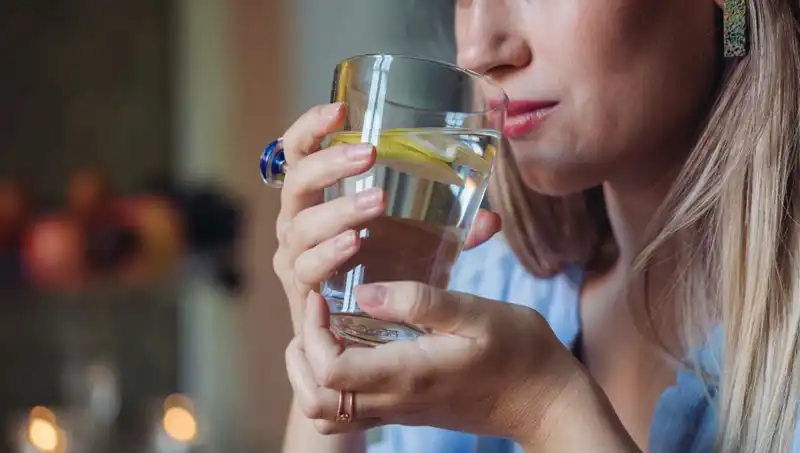 Aç Karnına 1 Litre Su İçmenin Vücut Üzerindeki Şaşırtıcı Etkileri