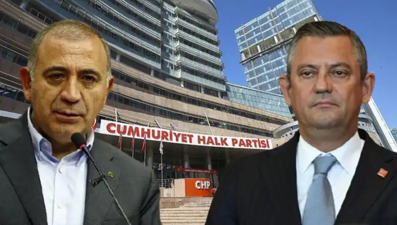 CHP'nin Kuruluş Töreni: Özgür Özel ve Tekin'in Buluşması Heyecan Yaratıyor