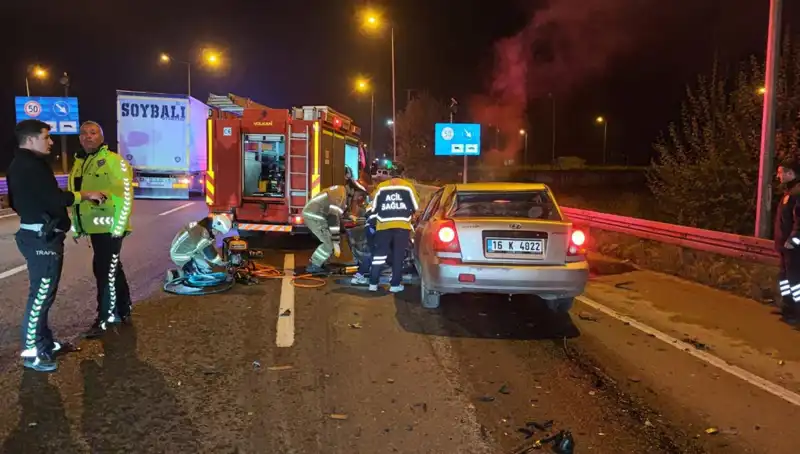 Kamyona Arkadan Çarpan Sürücü Hastaneye Kaldırıldı, Durumu Ciddi!