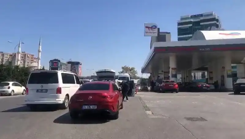 Deprem Sonrası Akaryakıt İstasyonlarında Kuyruk: Nedenleri ve Çözümleri