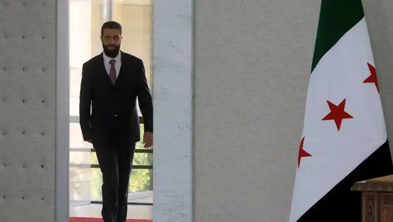 Fransa, Şara-Macron Zirvesi ile Yeni Suriye'nin İnşasında Destek Arayışında