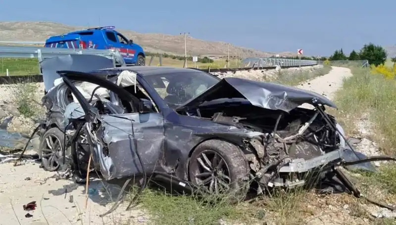 Sivas'ta Peş Peşe Gelen Trafik Kazaları: 9 Yaralı!