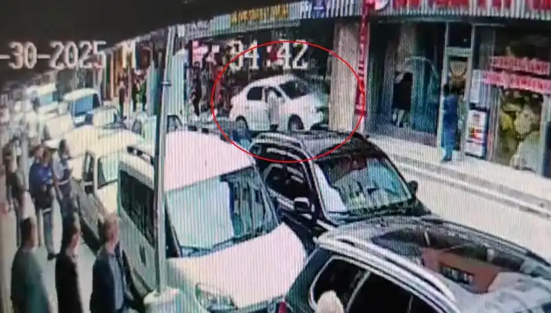 Alkollü Sürücü Mağazaya Daldı: İki Çocuğun Hayatı Tehlikeden Kurtuldu
