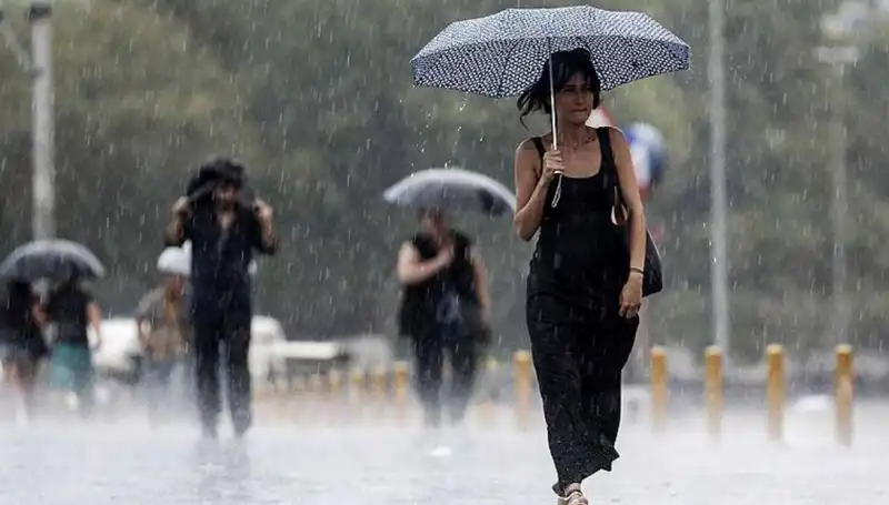 İstanbul ve Ankara'yı Vuran Sağanak Yağışın 25 İle Ulaşacağı Bildirildi!