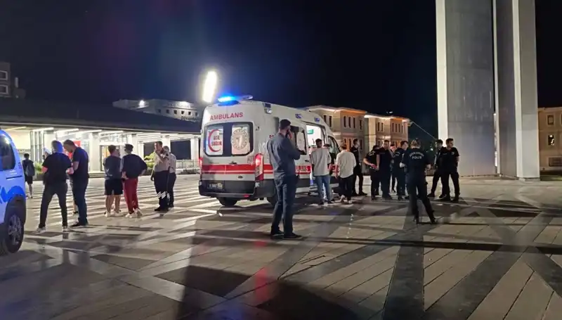 14 Yaşındaki Çocuk, İki Kişiyi Bıçaklayarak Şaşkınlık Yarattı