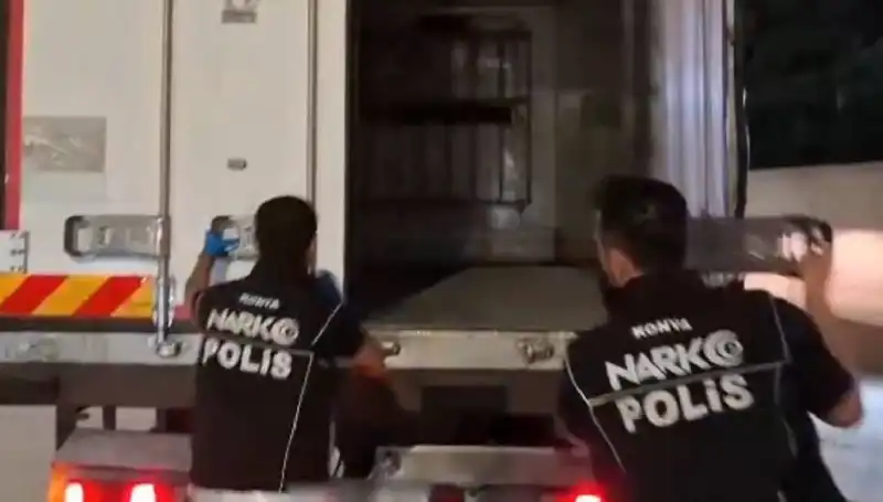Konya'da Uyuşturucu Operasyonu: Dört Şüpheli Tutuklandı, Piyasaya Sürülmeye Hazır Madde Ele Geçirildi