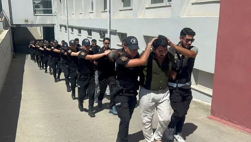 Adana'da Eroin Operasyonu: 825 Kilo Narkotik Madde ve 16 Tutuklama
